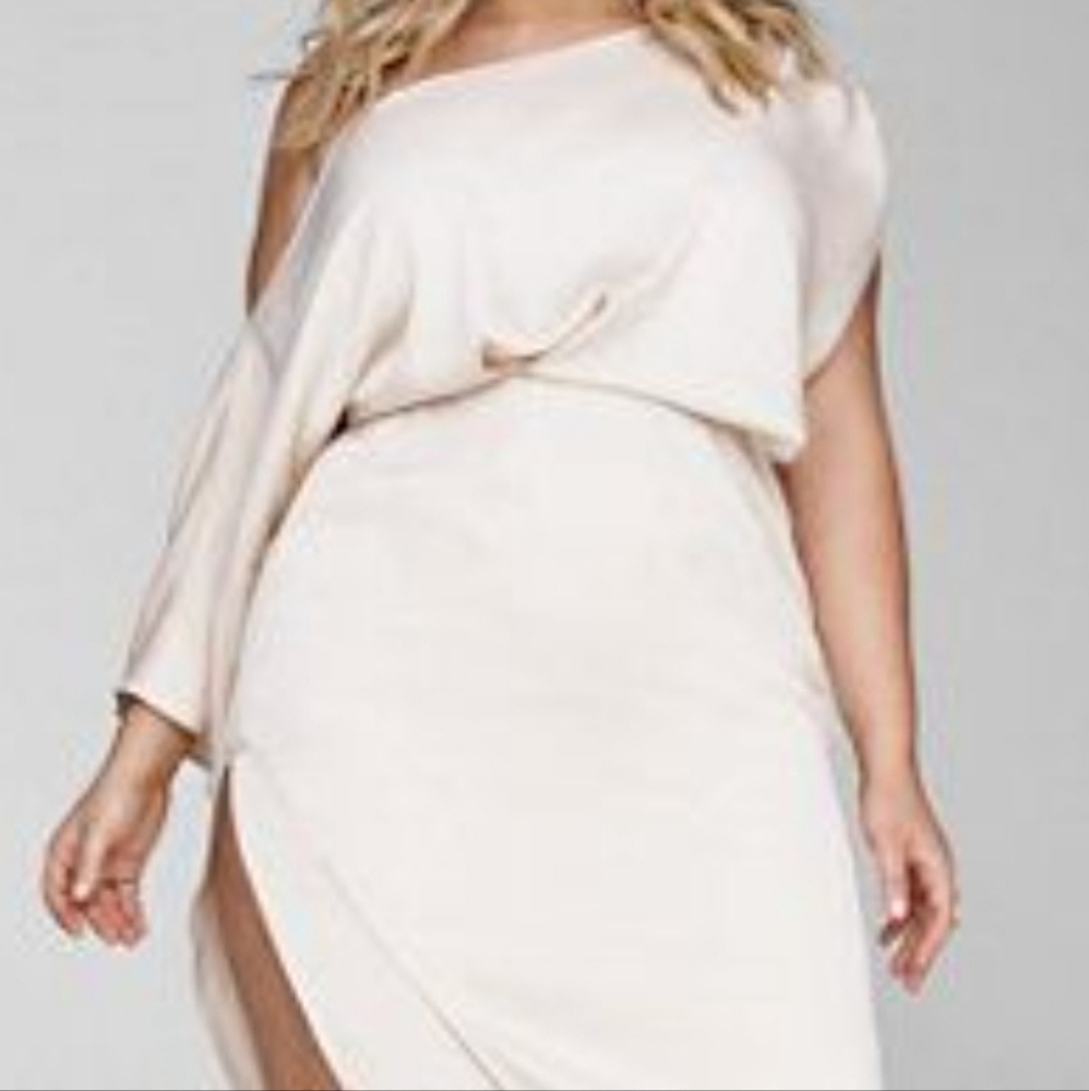 Fashion To Figure Garnerstyle Collection Cream High slit off shoulder dress Sz.3